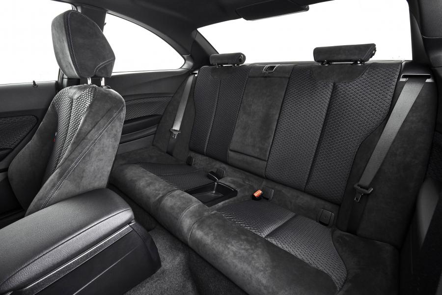 Интерьер BMW M240i xDrive Coupe 2017 года  (WW) (фото 97 из 116)